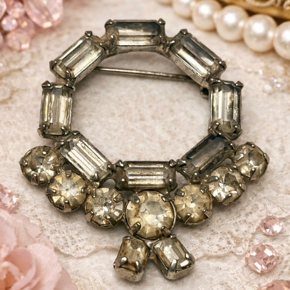 Jewelry - Vintage Rhinestone Wreath Brooch Baguette & Round Stones Silver Tone Mid Century